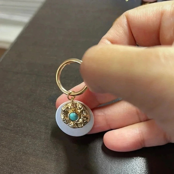 1 LEFT! Howlite Mini Hoops Natural Stone Boho Gold - Picture 4 of 4